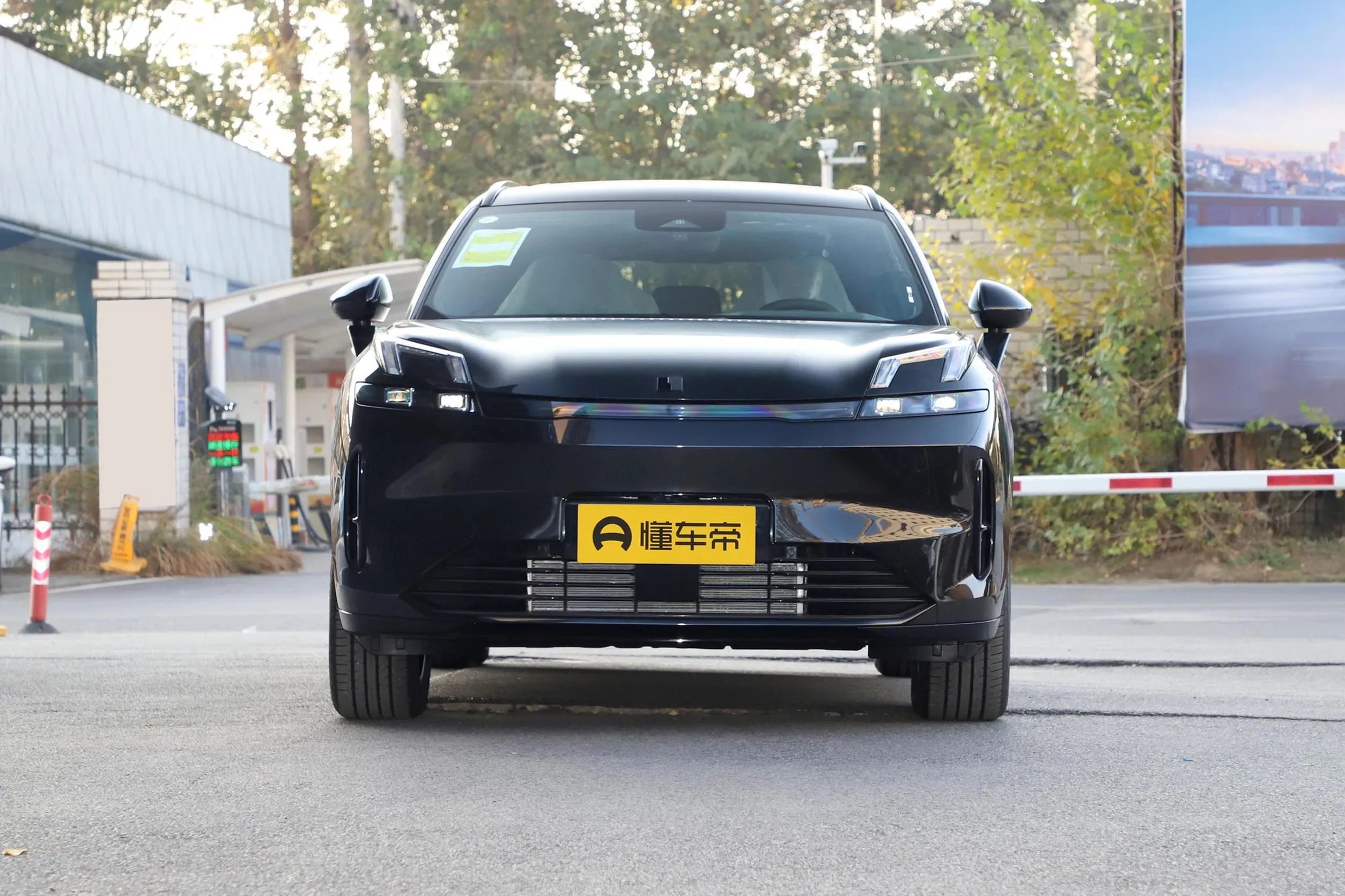 imgi_71_Brand-New-Lynk-Co-08-Em-P-Second-Hand-Plug-in-Hybrid-Electric-Car Lynk&Co 08 Em-P 2026 Model 120km Longrange PRO SUV Car– Wholesale Price From China | سيارات صينية للبيع في الكويت - Image 1